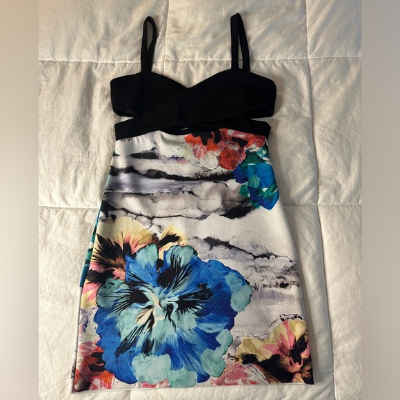 Zara Dresses & Skirts - Zara Floral 🩵💐💙Cut Out Mini Dress
